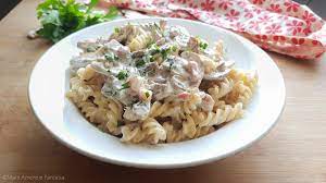 Aggiungete successivamente i funghi tagliati a pezzi, il prezzemolo, il sale e il pepe. Pasta Funghi Panna E Pancetta Un Primo Piatto Cremoso Facilissimo