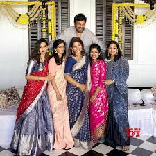 Megastar Chiranjeevi And Ram Charan Sankranthi Stills With Family Social News Xyz Poslednie tvity ot chiranjeevi jetty 🇮🇳 (@chiranjeevijety). megastar chiranjeevi and ram charan