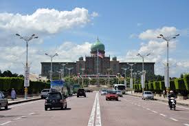 Prime minister's office (pmo) commonly known as the pejabat perdana menteri malaysia in malay term. Persiaran Perdana Almost 5 Km From The Prime Minister S Office In The North To Putrajaya Int L Convention Centre In The South Photo Brian Mcmorrow Photos At Pbase Com