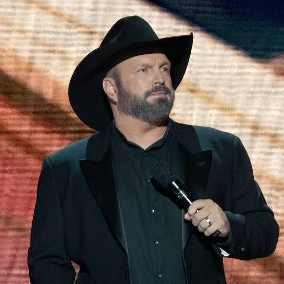 Garth Brooks Names Woman Who Accused Him of Rape - The New York Times