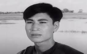 Cái nắm tay sau 50 năm của hai nghệ sĩ gạo cội từng đóng người yêu trên phim