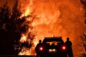 Din cauza temperaturilor ridicate, riscul de producere a unor incendii de vegetație este crescut. 51 De Incendii In Grecia In Ultimele 24 De Ore