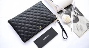 Clutch là gì? Bạn nên sở hữu một chiếc túi hay Clutch?