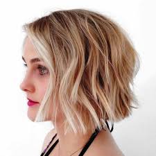 È meglio accorciare i capelli di poco, cioè fermarti fino alle spalle. 1001 Idee Per Acconciature Per Capelli Corti Tante Idee E Fai Da Te Facili Per L Intero 2017