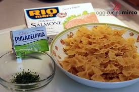 La zucchina è il frutto immaturo della pianta cucurbita pepo. Philadelphia Al Salmone