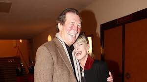 Mezi první hosty patřili milan lasica, hana hegerová či miroslav horníček. Manzelstvi Jim Nevyslo Ale Porad Se Maji Radi Takhle Se Na Cele Kolo Smali Sarmantni Chantal Poullain A Vtipalek Bolek Polivka Super Cz