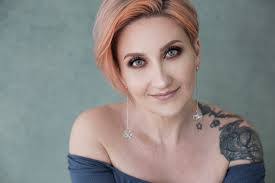 Alina Burroughs's Instagram, Twitter & Facebook