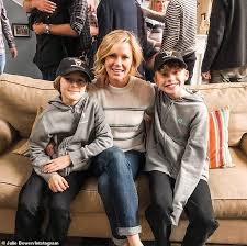 You'll enjoy it way more. Julie Bowen Sports Her Signature Straw Hat As She Heads Out For A Hike With Her Three Sons In La 247 News Around The World
