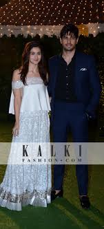 Alia Bhatt Sidharth Malhotra Indian Fashion Saree Bollywood Fashion Traditional Outfits Here's the full song video of the craziest house party song of the year, kar gayi chull featuring the gorgeous alia bhatt and the. pinterest