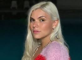 A cantora que foi uma das revelações no ano passado, apresenta sua nova música de trabalho, já disponível nas principais plataformas de streaming. Baixar Duda Beat Bixinho Mp3
