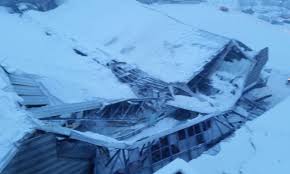 Maltempo, il palaghiaccio di vipiteno crolla sotto il peso della neve. Zuayw5jjrzvhzm