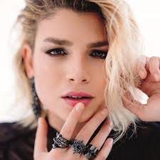 L'isola il nuovo singolo in download e streaming. Emma Marrone News Photos Facebook
