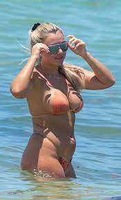 Love Island's Ellie Brown soaks up the sun in a thong bikini on the beach  in Miami | The Irish Sun