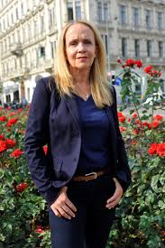 Anfangs hatte frau ruth schwierigkeiten einen ausbildungsplatz zu finden. Rudi Anschober Lebensgefahrtin