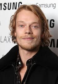 Came across this photo of Alfie Allen and couldn't shake the thought of  what a great Locke Lamora he would make. : r/Fantasy