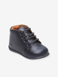 Craquez pour l'un de nos nombreux modèles de chaussures pour accompagner les premiers pas de votre bébé, fille ou garçon, choix & qualité au rdv. Chaussure Premiers Pas Chaussures Pour Bebe Du 18 Au 23 Vertbaudet