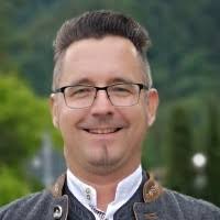 900+ "Knobbe" profiles