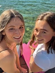 Hi everyone! My name is Hannah, I'm 28 and I'm looking for some other  women/lgbtq+ folks looking for roommates to move around July 1st. I WFH as  a social media specialist and