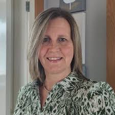 Kerry Laing's Instagram, Twitter & Facebook