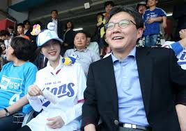 고정애 논설위원 이준석, 예능 pd인양 주인공 되려 해 후보 요청 호응한 것. ì•¼êµ¬ìž¥ ì°¾ì€ ìœ ìŠ¹ë¯¼ ìœ ë‹´ í™ì¤€í'œ ë¶€ë„ëŸ¬ìš´ í›„ë³´