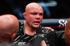 Anthony Smith breaks down in tears as he answers retirement question after  UFC 310 defeat