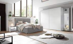 I modelli di camera bianca in stile moderno , con il loro glamour minimal chic, interpretano al meglio l'estetica contemporanea, per il design sobrio ed essenziale, forgiato nel rispetto del mantra odierno less is best. Scontatissima Camera Matrimoniale Moderna Bianca Opaca E Cemento