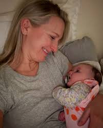 I've recently made the decision to stop breastfeeding and switch Elia to  formula feeding exclusively. After 10 weeks of breastfeeding, which may not  seem like much to some, I found myself struggling