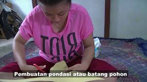Hiasan natal dari botol bekas dunia otomotif 2020. Tutorial Membuat Pohon Natal Dari Pita Youtube