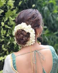 Indian bridal hairstyles with Gajra- करवा चौथ पर ऐसे लगायें गजरा, दिखेंगी खूबसूरती 
