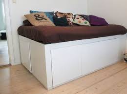 Bett Mit Viel Stauraum Aus Einfachen Ikea Schranken Schrank Bett Hochbett Selber Bauen Bett Selber Bauen Ikea Mobel