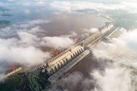 La vremea aceea, 1,4 milioane de oameni au fost mutaţi din oraşe şi sate pentru a face loc structurii uriaşe construite pentru a. Barajul Celor Trei Defileuri A Jucat Un China Xinhua News ÙÙØ³Ø¨ÙÙ