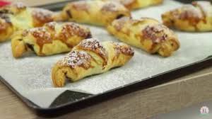Pour Preparer Ces Croissants Chocolat Banane Ils Vous Faut 1 Pate Feuilletee 200g De Chocol Croissant Chocolat Recette Croissant Recettes De Patisserie