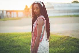 Coucou les filles, je suis très heureuse de pouvoir réaliser ma promesse, celle de consacrer un article spécial pour la. Quelle Coiffure Cheveux Afro Tressee Vous Convient Et Comment La Porter
