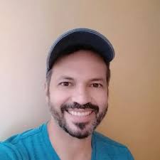 Hace 10 meses comencé a Jugar Pádel y me ha cambiado la vida, perdí 13  kilos , perdí a mis amigos del softball , perdí a mis amigos de rumba y  bebedera ….