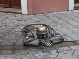 Die Modellbau-Werkstatt Bertram Heyn: Alles Schöne für die Gartenbahn.  Kanaldeckel-Set zum Öffnen