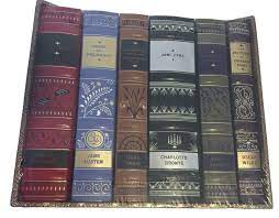 It has an amazing plot, beautiful writing, and a heart wrenching ending. Classic Novels Boxed Set 6 Volume Set Various Authors 6 Volume Set 9781435133372 Amazon Com Books