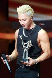 On 16 june, they participated in yg family's cover project of taeyang's eyes, nose, lips. Resultado De Imagem Para Taeyang 2015