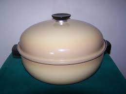 Large Vtg Regal Ware 12 Round Roaster Pan Pot Teflon Gold Aluminum In Great Shape Outside Is Nice And Shiny Bright With Only A C Roaster Aluminum Pans Round