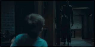 The haunting of hill house tells the tragic story of a broken family and is full of moments that pull at the audience's heartstrings. The Haunting Of Hill House 10 Scariest Scenes From Season 1 That Still Give Us Nightmares