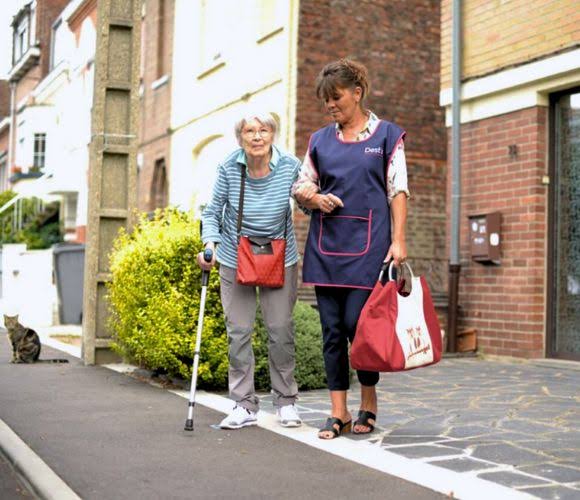 Aide à l'autonomie à domicile - Personne âgée - Handicap - Destia