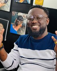 dunno how you do it, but you dweet…” ♥️ Go check out the new single “FEEL  THE LOVE” from my bro @omgitzchillbill featuring yours truly streaming now  everywhere.