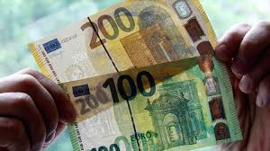 Eur) ist die gemeinsame währung von sechzehn ländern der europäischen union. Neu 100 Und 200 Euroscheine Kommen In Den Umlauf