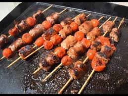 Brochettes Saucisses Tomates A La Plancha Youtube En 2020 Brochette Recette Plancha Barbecue Plancha