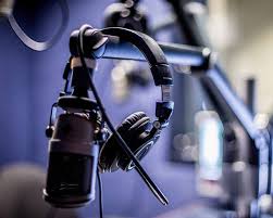 Twitter blocked dozens of accounts in india, including that of a leading news magazine but later unblocked them. Xgaswe12mqam6m