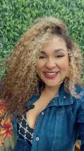 Live de hoje com peças a partir de R$10,00 reais,com muitos achadinhos.  Look que a Dani esta usando: @modaselas