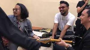 Feast Kelelawar With Lyrics Bukamusik Chords Tabs At Guitaa