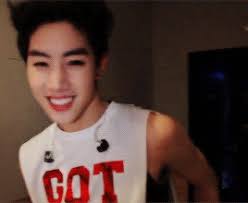 Reactions that IGOT-7 — Gif story of Mark being to shy to ask you out