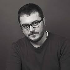O comedie pe care o vezi o data si o uiti repede. English To Romanian Romanian To English Translator With Solid Background