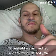 'Fi'n cofio iste tu fas yn crïo, a gofyn 'Pam fi?''