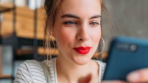 Does Texting Change When You Move In With Your Partner? According To An  Expert, This Is What You Can Expect